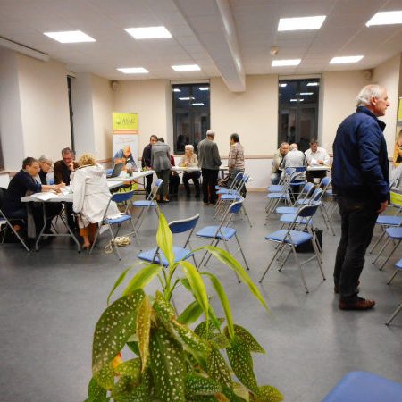 après les présentations les associations rencontrent le public